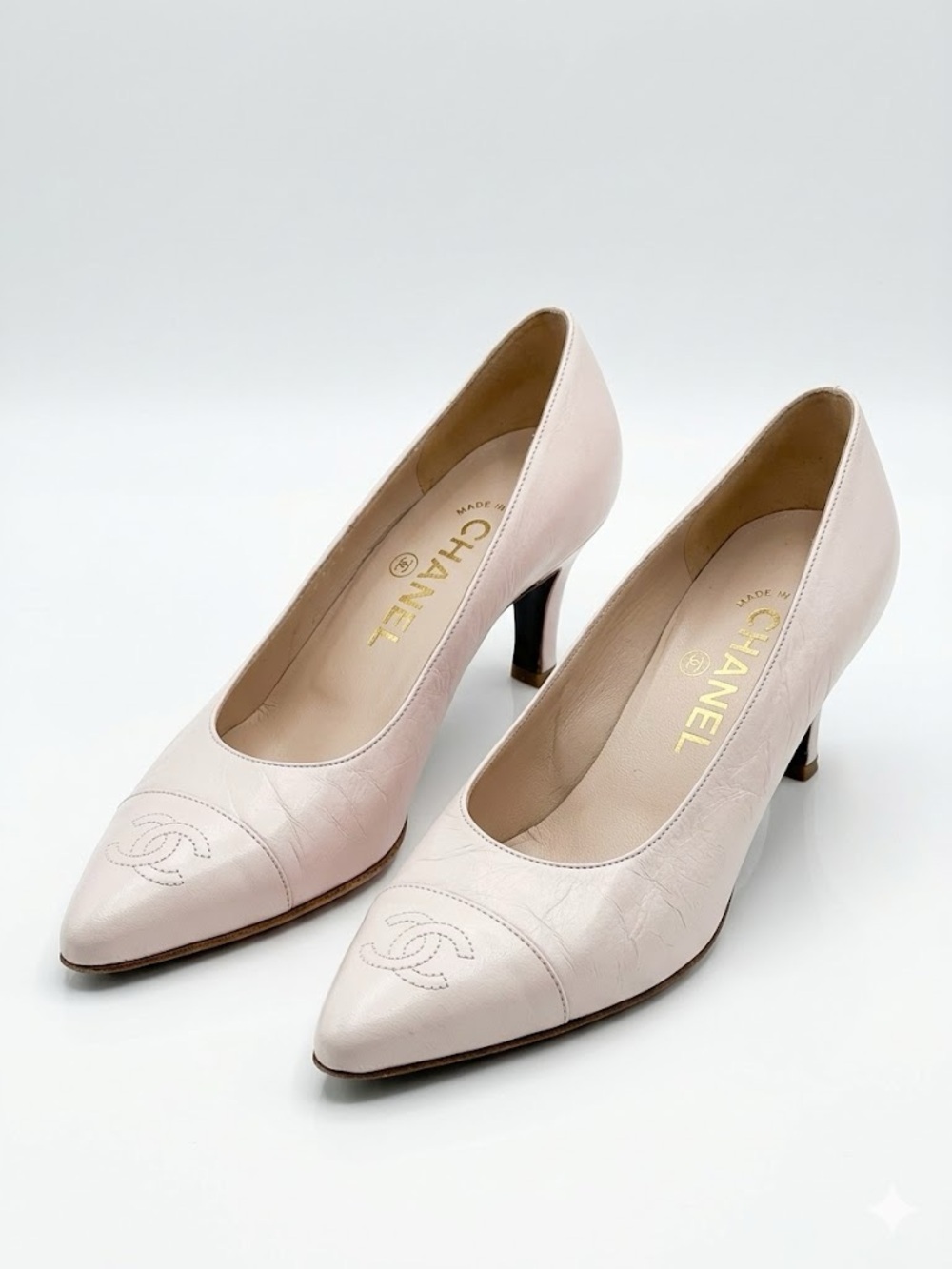 CHANEL Pale Pink Leather Pointed-Toe Pumps (rare)